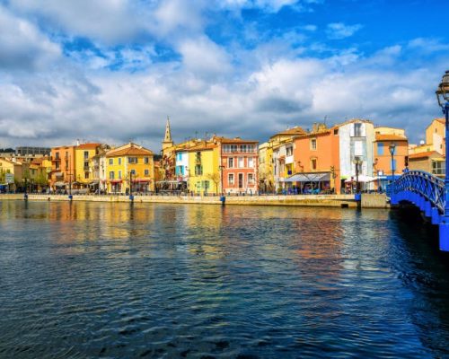 vieille-ville-de-martigues-provence-france-108844409